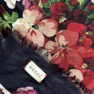 New Gucci Navy Blossoms Scarf